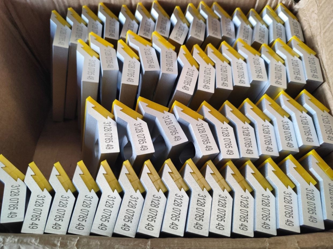 3128 0785 48 ET 3128 0785 49 SET DE TENANTS 6063 PROFILS TENANTS D'ALUMINIUM PATINÉE 3250 mm PROFILS EXTRUDÉS D'ALUMINIUM Les produits de base sont les suivants: